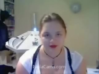 Chubby amateur webcam seductress