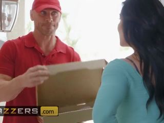 Malaki utong inang kaakit-akit kendra libog sucks mula sa ang malaki titi pizza youngster - brazzers