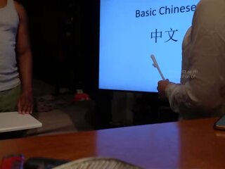 Kinesisk lærer har voksen film med student under privat klasse (speaking kinesisk) xxx film videoer