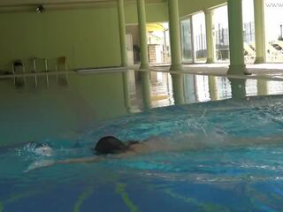 Najhorúcejšie ruské pornohviezda irina prúžky nahé v plávanie bazén
