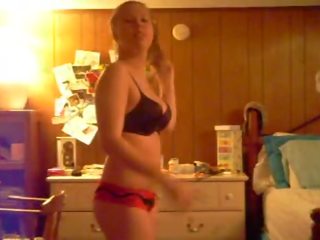 Sensuell webkamera stripping med needy blond gf