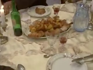 المتشددين عيد ميلاد طعام العشاء طقوس العربدة 18blonde.com حر الشرجي قذر فيلم أشرطة الفيديو.