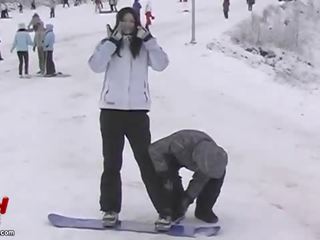 Aziāti pāris trakas snowboarding un seksuāls adventures filma