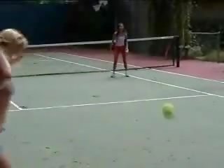 Někdo pro tenisový