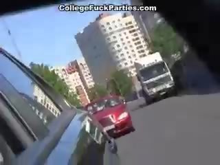 Facultad lassie follada en la coche