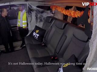 Baisée en traffic - libidinous police femme jasmin jae ravagé par chauffeur sur halloween nuit