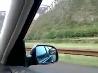 Gros seins italien lora masturbation sur la highway