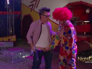 Im zirkus conny fickt höhle clown, kostenlos hd erwachsene film 52
